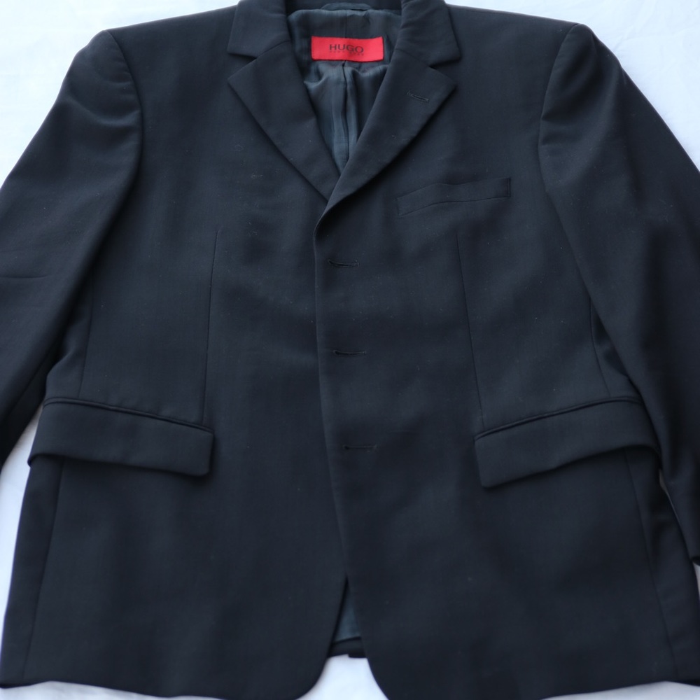 Flawless Hugo Boss navy suit